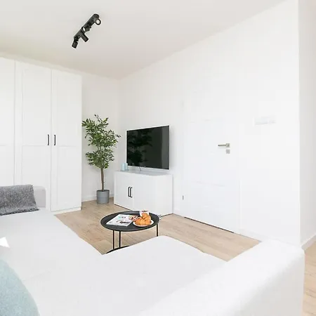 White Zajezdnia Wrzeszcz Apartment Gdansk